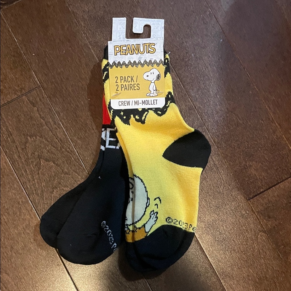 Kids Peanuts Snoopy Yellow and Black Crew Socks ⭐️2 for $11⭐️